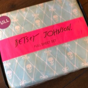 Betsey Johnson FULL size bow tie skull NEW